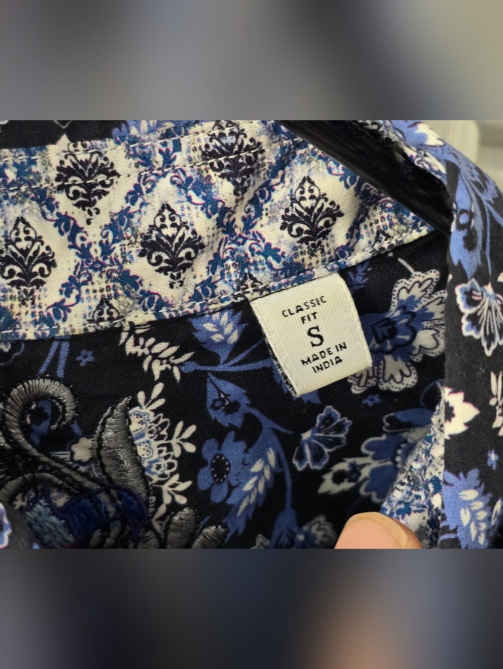 The Robert Graham Blue Floral Classic Fit Small 100% Cotton Dress Shirt - Picture 4 of 10